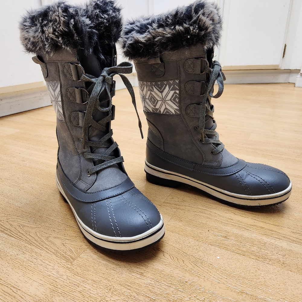 Northside Women's Bishop Winter Fur Snow Boots Grey w/ White Snowflakes Size 9